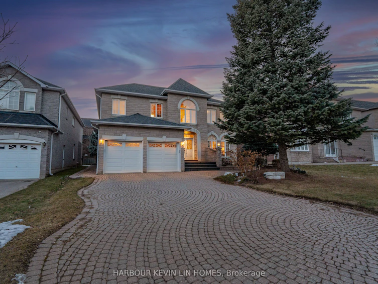 16 Hillsborough Court, Richmond Hill, ON, L4B 3X3