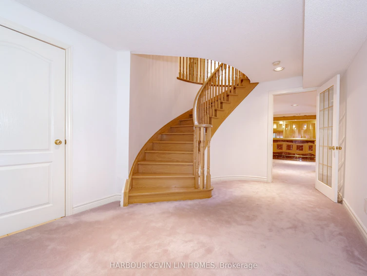 16 Hillsborough Court, Richmond Hill, ON, L4B 3X3 - 37