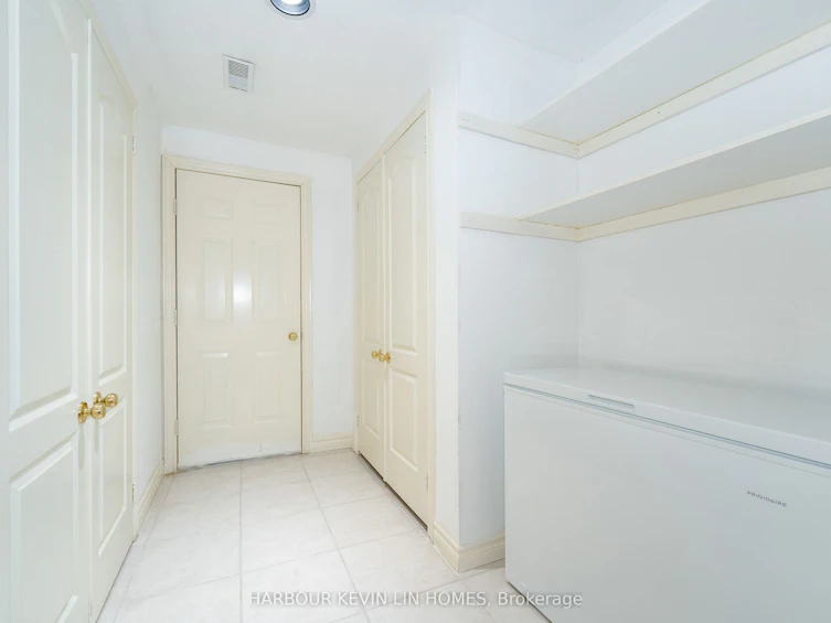 16 Hillsborough Court, Richmond Hill, ON, L4B 3X3 - 19