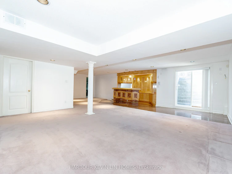 16 Hillsborough Court, Richmond Hill, ON, L4B 3X3 - 8