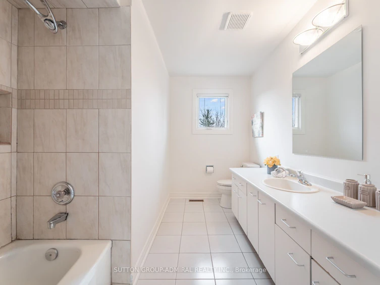 15 Lilley Court, Richmond Hill, ON, L4C 8X5 - 5