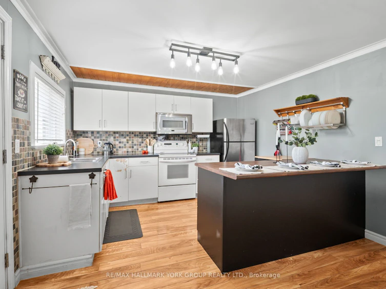 35 Isle Vista Drive, Georgina, ON, L0E 1N0 - 10