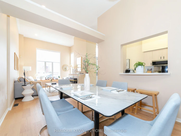 8 Queensway Drive, Richmond Hill, ON, L4S 1S2
