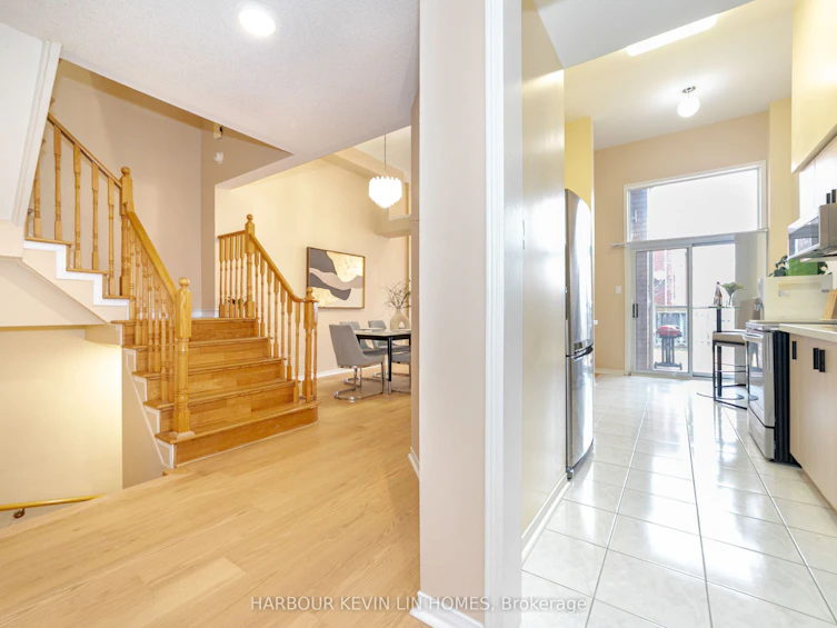 8 Queensway Drive, Richmond Hill, ON, L4S 1S2 - 4