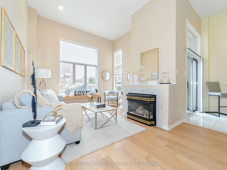 8 Queensway Drive, Richmond Hill, ON, L4S 1S2 - 6