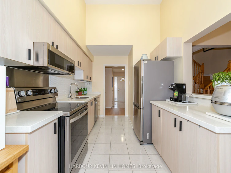 8 Queensway Drive, Richmond Hill, ON, L4S 1S2 - 33
