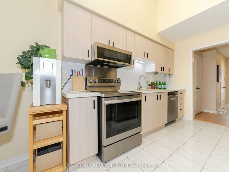 8 Queensway Drive, Richmond Hill, ON, L4S 1S2 - 8