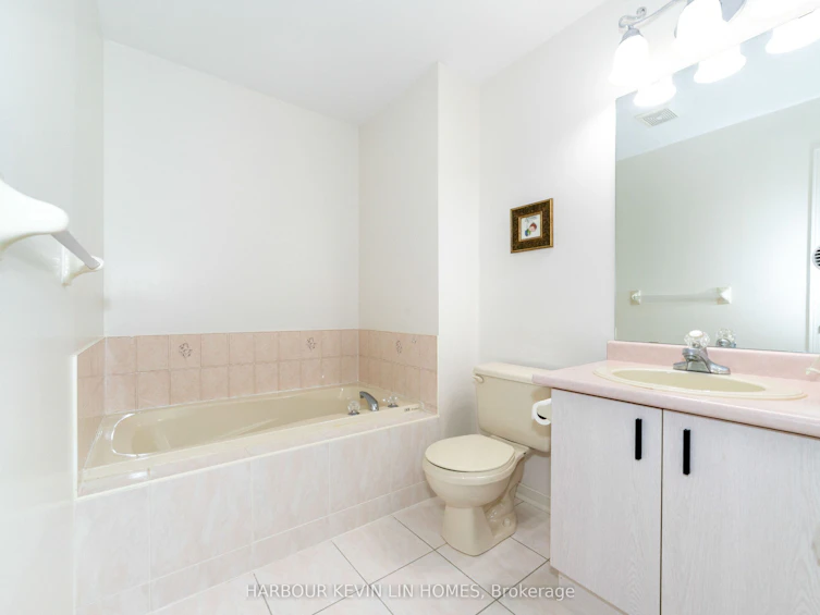 8 Queensway Drive, Richmond Hill, ON, L4S 1S2 - 31