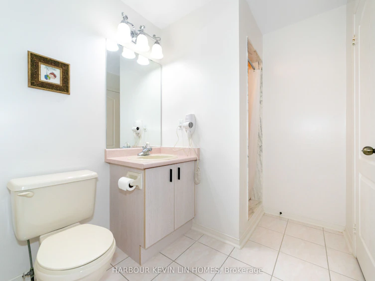 8 Queensway Drive, Richmond Hill, ON, L4S 1S2 - 11