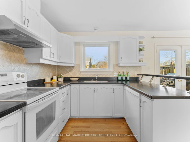 47 Lake Drive N, Georgina, ON, L4P 1A2 - 11