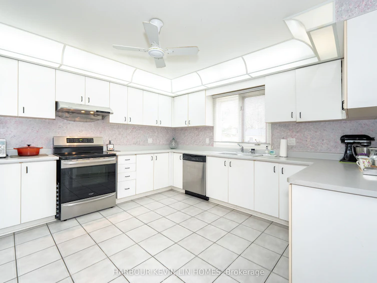 19 Alexandra Wood, Richmond Hill, ON, L4B 2L1 - 19