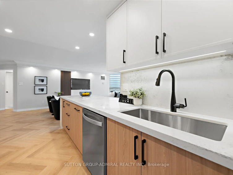 304-7 Townsgate Drive, Vaughan, ON, L4J 7Z9 - 15