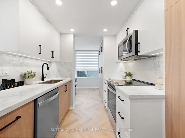 304-7 Townsgate Drive, Vaughan, ON, L4J 7Z9 - 12
