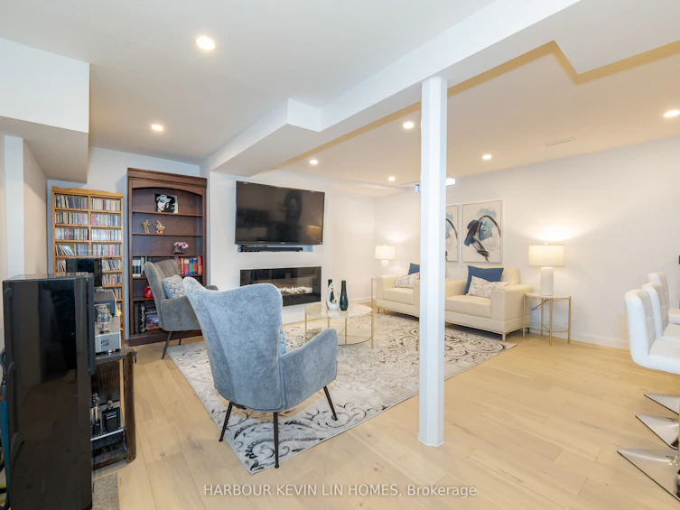 7 Cossar Drive, Aurora, ON, L4G 3N6 - 30