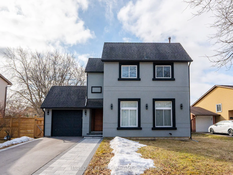 7 Cossar Drive, Aurora, ON, L4G 3N6