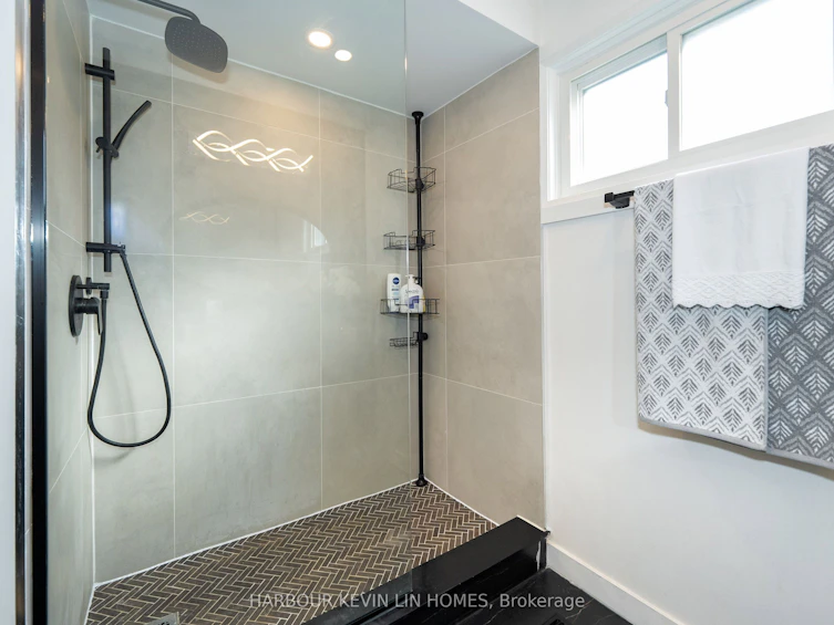 7 Cossar Drive, Aurora, ON, L4G 3N6 - 29