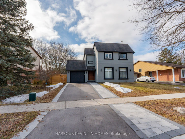 7 Cossar Drive, Aurora, ON, L4G 3N6 - 3