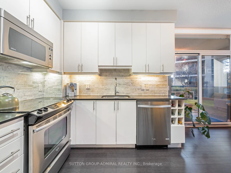 114-85 North Park Road, Vaughan, ON, L4J 0H9 - 2