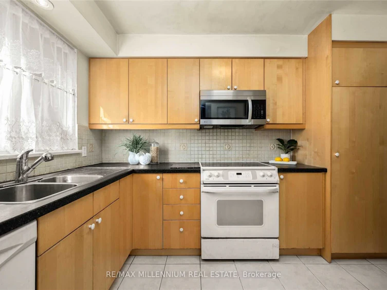 #17-17 The Carriage Way, Markham, ON, L3T 4V1 - 8