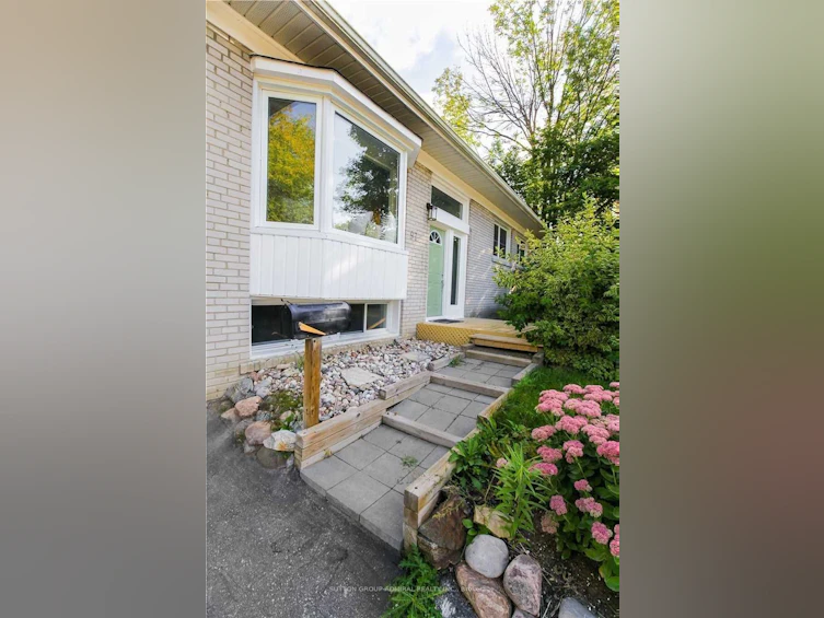 97 Millard Avenue, Newmarket, ON, L3Y 1Y7