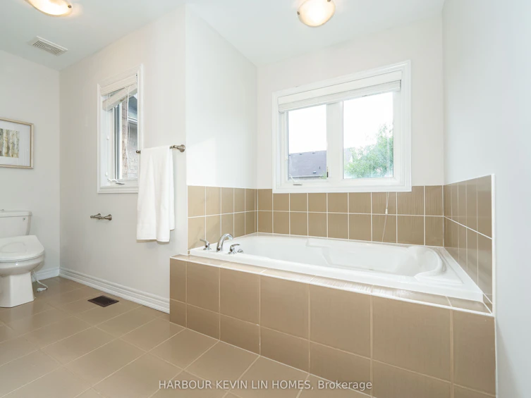 6 Amaranth Court, Richmond Hill, ON, L4E 0M2 - 27
