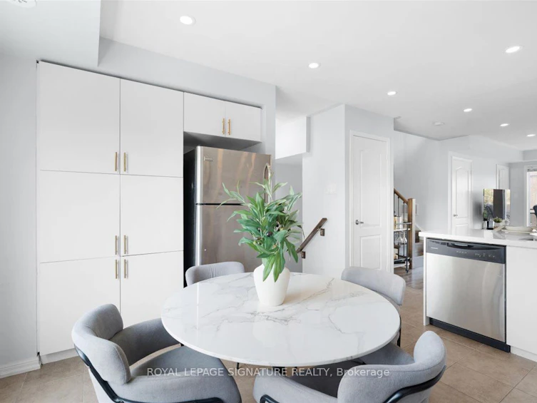 263 John West Way, Aurora, ON, L4G 0S8 - 5