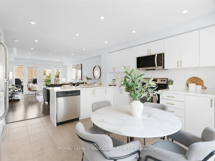 263 John West Way, Aurora, ON, L4G 0S8 - 6