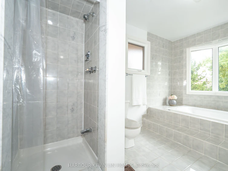 35 Lynngrove Crescent, Richmond Hill, ON, L4B 2C1 - 37