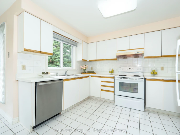35 Lynngrove Crescent, Richmond Hill, ON, L4B 2C1 - 14