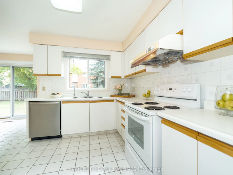 35 Lynngrove Crescent, Richmond Hill, ON, L4B 2C1 - 17