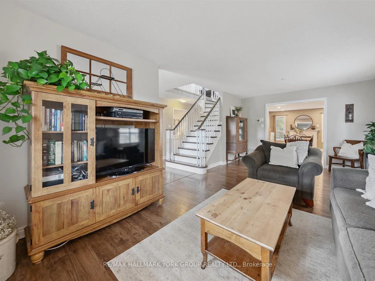 340 King Street E, East Gwillimbury, ON, L0G 1M0 - 8