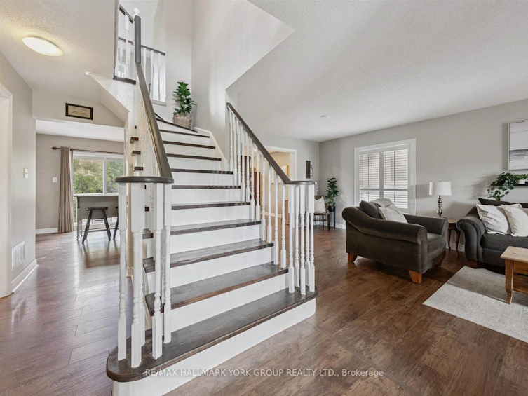 340 King Street E, East Gwillimbury, ON, L0G 1M0 - 5
