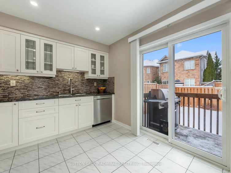 2 Marathon Avenue, Vaughan, ON, L4K 5H1 - 7
