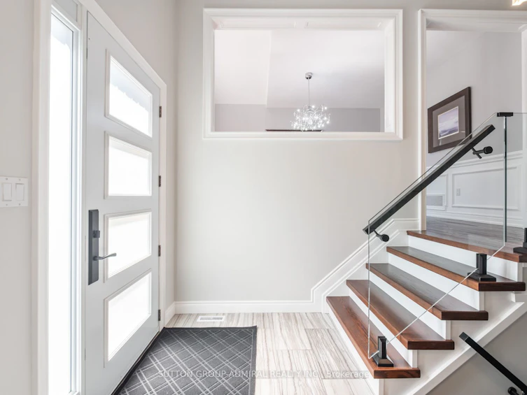 62 Gardiner Drive, Bradford West Gwillimbury, ON, L3Z 3E9 - 3