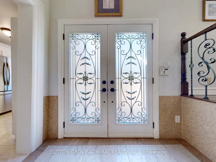 2 Newman Avenue, Richmond Hill, ON, L4E 3E4 - 3