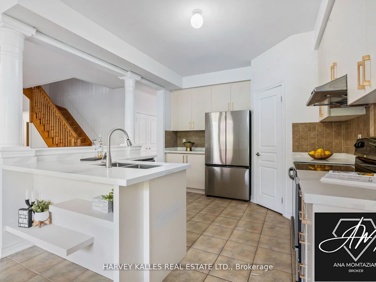 8 Barn Swallow Court, Richmond Hill, ON, L4E 0K1 - 9