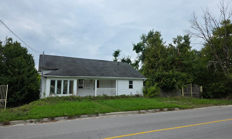 301 Victoria Avenue