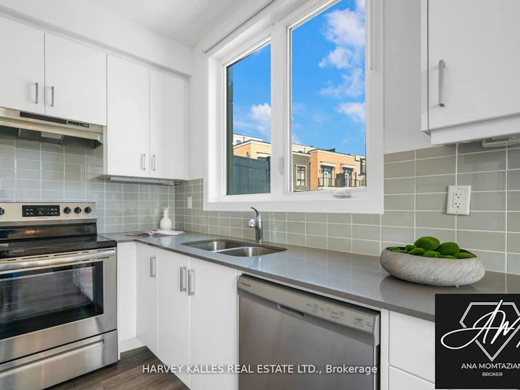 1-9 Phelps Lane, Richmond Hill, ON, L4E 4H1 - 3