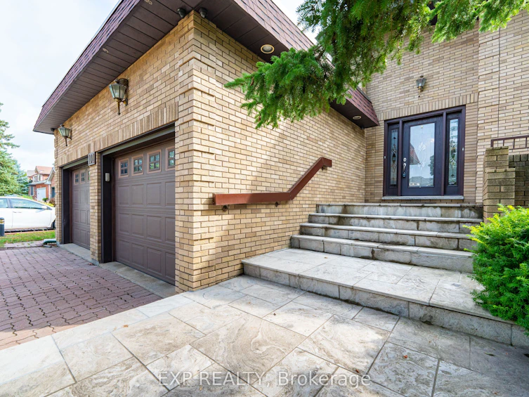 101 Leyburn Avenue, Richmond Hill, ON, L4C 0J6 - 3