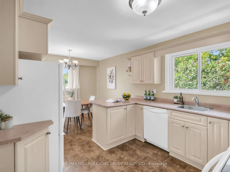8 Rushton Road, Georgina, ON, L0E 1S0 - 4