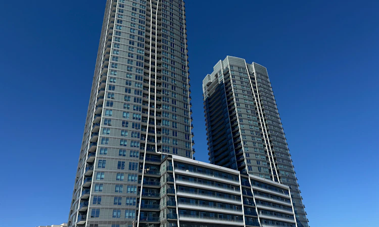 728-50 Upper Mall Way