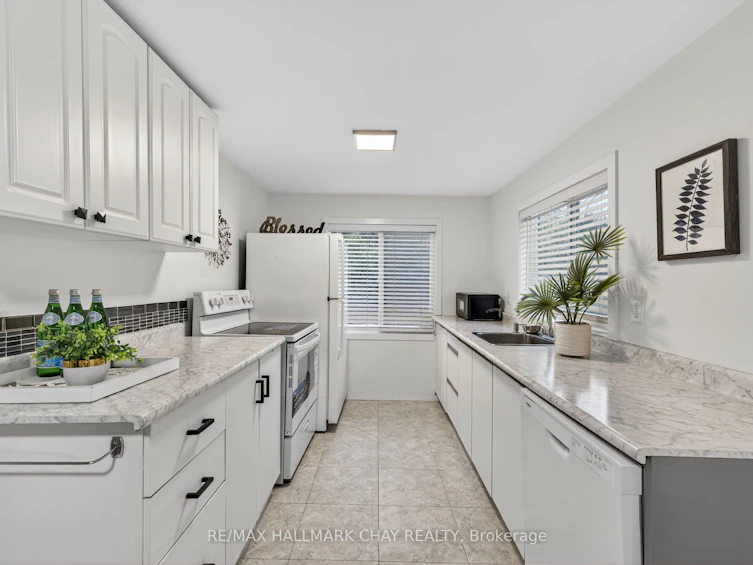 77 Blue Heron Drive, Georgina, ON, L0E 1N0 - 4