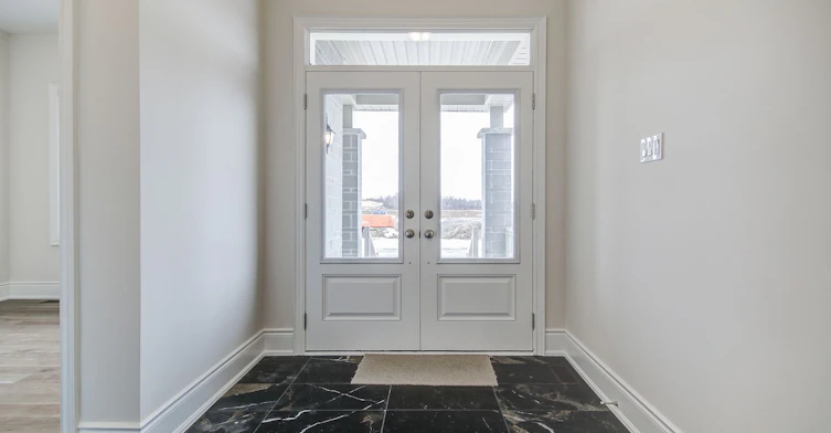 51 Lorrain Hand Crescent, Georgina, ON, L4P 0T2 - 2
