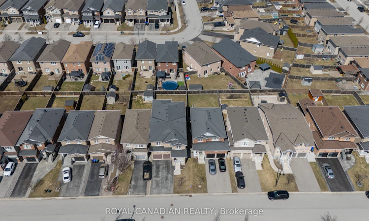 213 Richardson Crescent