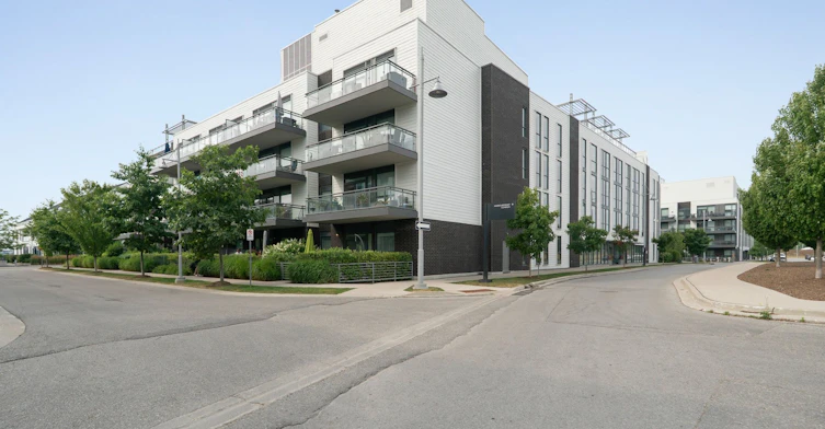 C305-301 Sea Ray Avenue, Innisfil, ON, L9S 0L8 - 3