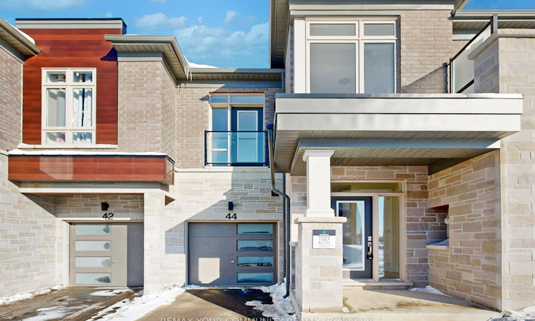 44 Schmeltzer Crescent