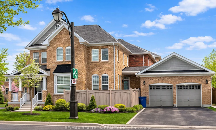 285 West Lawn Crescent