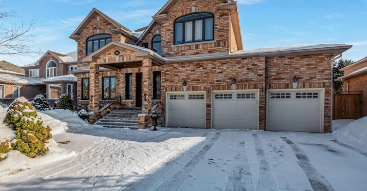 598 Lyman Boulevard, Newmarket, ON, L3X 1V9 - 2