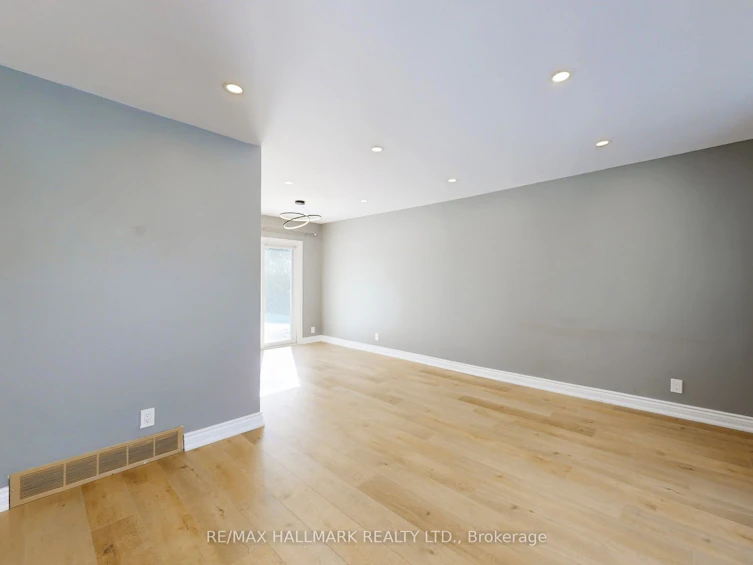448 Loretta Crescent, Whitchurch-Stouffville, ON, L4A 7G2 - 4