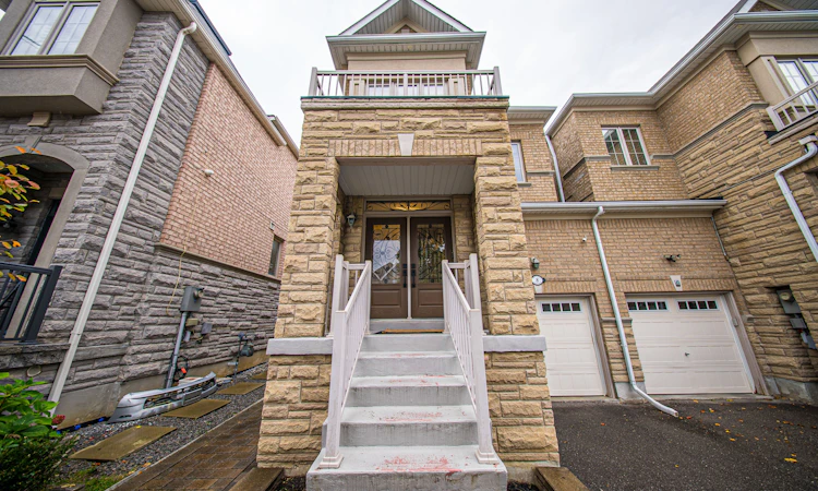 8 Bristlewood Crescent